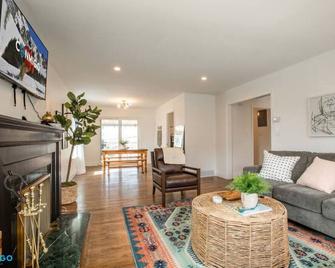 239 Center Place - Salt Lake City - Living room