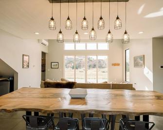 Medora Cabin at the Trailhead of the Maah Daah Hey near TRNP - Medora - Dining room