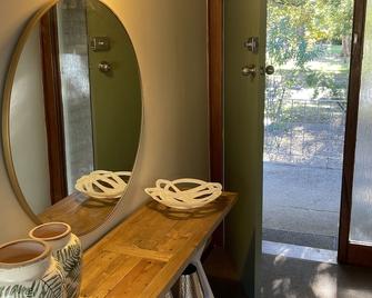 Quaint & Cosy Stay in leafy prestigious suburb - Yarralumla - Wyposażenie pokoju