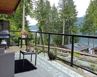 1br - Ocean View - Pet Friendly - Sleeps 4 - Port Renfrew - Balcony
