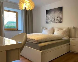 Wohne im Grünen/Innsbruck/4 Pax - Innsbruck - Habitación