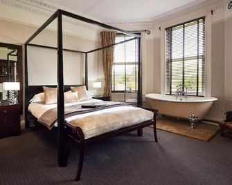 Dorian House - Bath - Bedroom