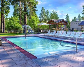 This resort & location is simply Heaven ! - Bend - Uima-allas
