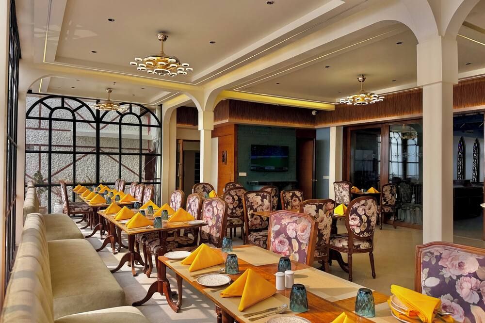 كوكران بلايس باي تيستا هوتلز