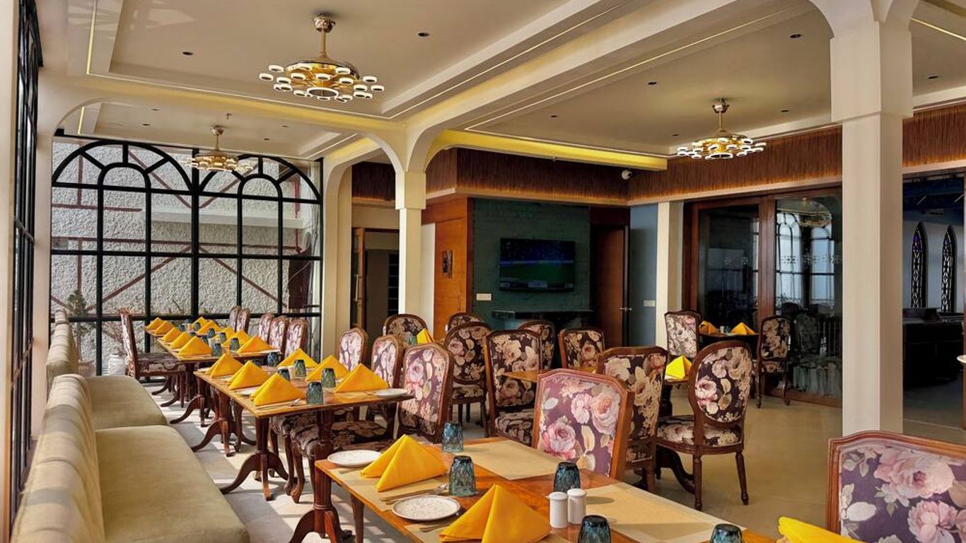 كوكران بلايس باي تيستا هوتلز