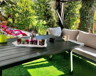 Haut villa Les Tilleuls 95 m2 7 pers - Carros - Patio