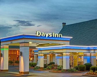 Charlotte Speedway Inn & Suites - Charlotte - Edificio
