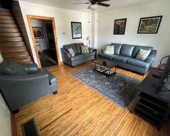 A great space in Downtown WG for your large group gatherings or family reunions. - Watkins Glen - Living room