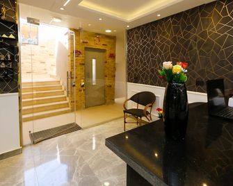 Venus Pyramids Inn - Top Roof Access W Free Break Fast - Cairo - Front desk