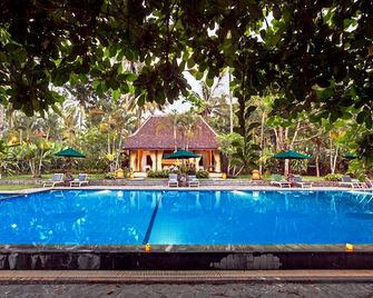 마르고 우토모 에코 리조트 - 칼리바루 - 수영장