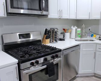 Unique Gem In Heart Of Albany Spiral Staircase - Albany - Kitchen