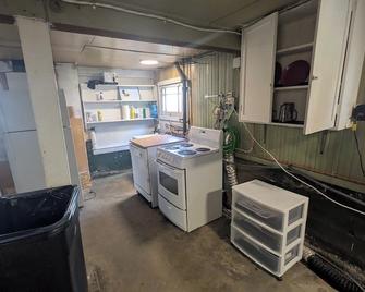 Basement of Old Home in Cedar Cottage area of East Vancouver - Vancouver - Kitchen