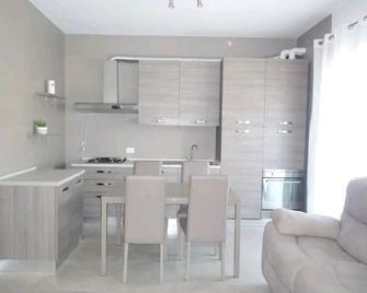 Large apartment in Punta Marina 500 meters from the beach - Punta Marina - Kitchen