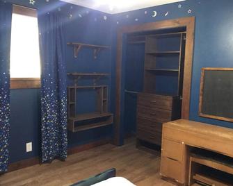 Secluded Charming Cottage | 2 Minutes from Lake - Huntsville - Room amenity