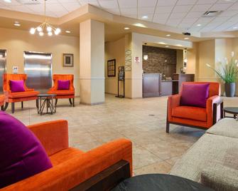 Radisson Hotel River Falls - River Falls - Lobby