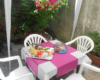 Holiday Rosa Linguaglossa Etna - Linguaglossa - Patio