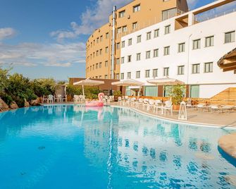 Mercure Olbia - אולביה - בריכה