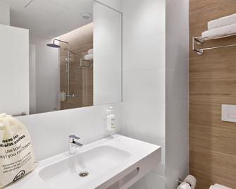 B&b Hotel Alicante Aeropuerto - Alicante - Bathroom