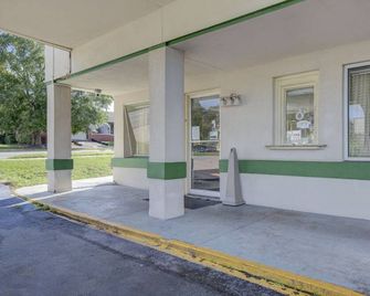 Rise Inn by OYO Us 441 - Douglas