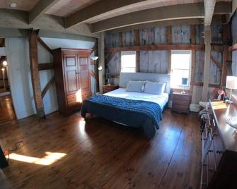 Cristman barn & Events - 12k sqft barn Conversion - Sleeps 30 - Ilion - Bedroom