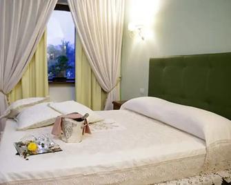 Villa Floridiana - Anagni - Schlafzimmer