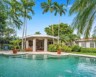 Coastal Paradise with pool– Walk to the Beach! - Fort Lauderdale - Pool
