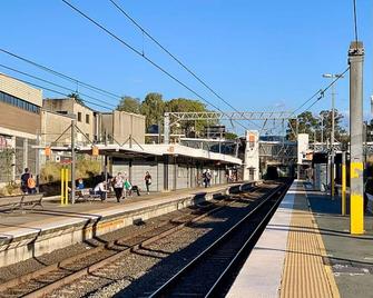 Groovy & Cool~1Bed/1Bath/1Car~Close to everything! - Brisbane - Outdoor view