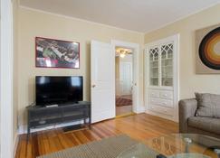 Apartments in Salem - Salem - Living room