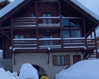 Chalet Face aux Etoiles - Molines-en-Queyras - Building