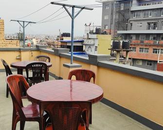 Budget Backpackers Hotel - Patan - Balcon