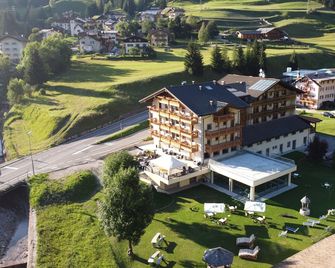 Wellness Hotel Dolomia - Vigo di Fassa - Bâtiment