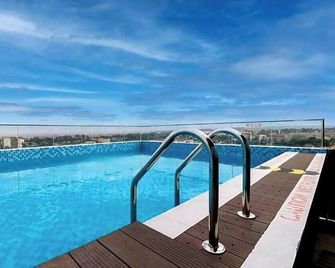 Laurel Hill Suites - Nairobi - Piscina