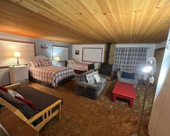 Little Red Cabin in Arnold California - Arnold - Bedroom