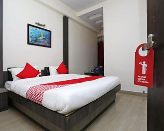 Hotel O Neelkanth - Alīgarh - Bedroom
