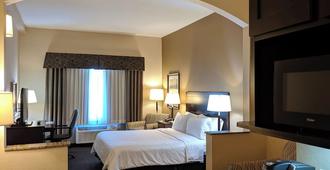 Holiday Inn Express & Suites Clinton - Clinton - Schlafzimmer