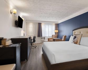 Travelodge by Wyndham Drummondville - Драммонвіль - Спальня