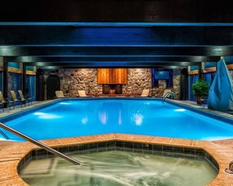 Spacious Condo with Pool Pass! - Bellaire - Pool