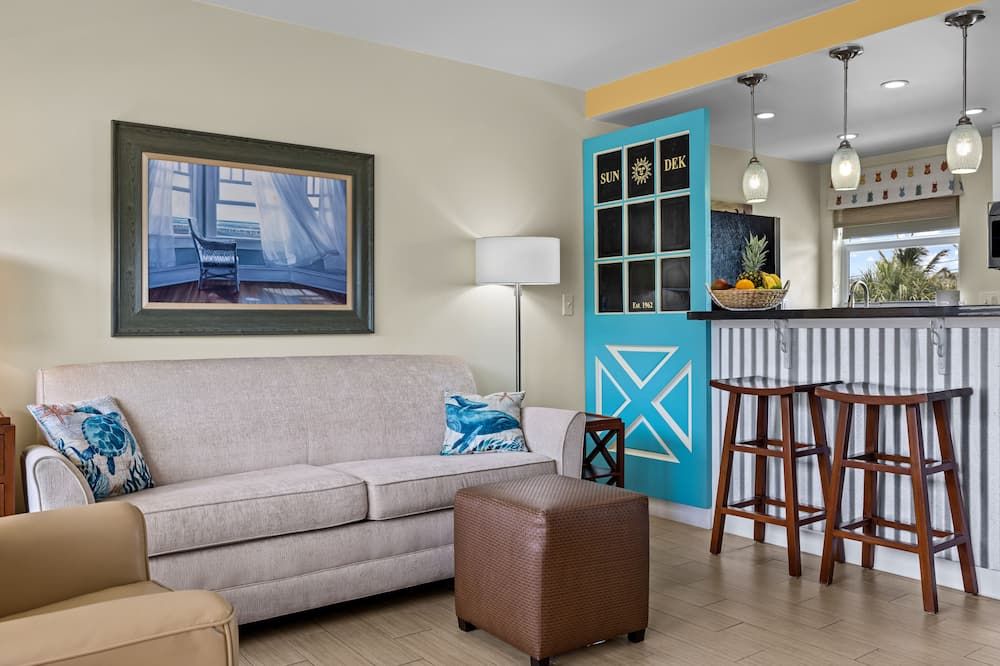 Sun Dek Beach House - Boynton Beach - Living room