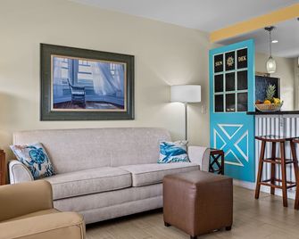 Sun Dek Beach House - Boynton Beach - Living room