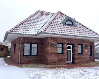 Comfort holiday house Irmi in the golf park, near holiday center Schloss Dankern - Haren - Gebäude