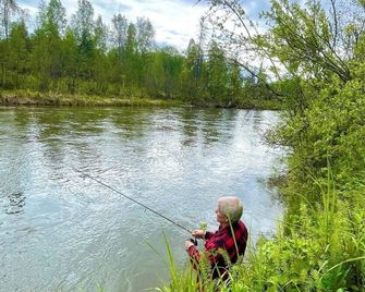 Riverfront, Authentic, Luxury Log Cabin-Bison - Wasilla