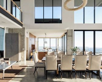 Belleza by Avantstay Hilltop Mansion w/ Pool, Panoramic Views & Ultra Modern Interior - Glen Ellen - Dining room