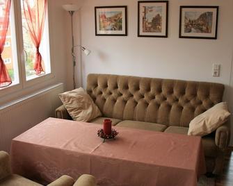 Ferienwohnung Villa Kadenstrasse - דרזדן - סלון