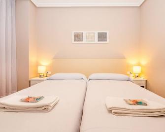 Apartamentos Gestion de Alojamientos - Pamplona - Bedroom