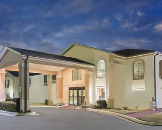 Super 8 by Wyndham Dawsonville - Dawsonville - Budova