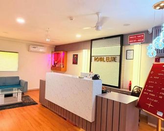 Hotel Royal Elite - Vapi - Front desk