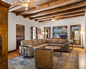 Casas de Suenos Old Town Historic Inn, an Ascend Collection Hotel - אלבקורקי - חדר שינה