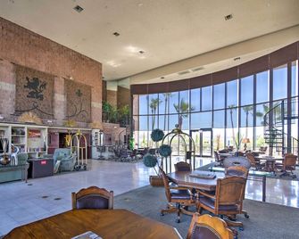Walk to Golf & Beach: Queens Bay Resort Condo - Lake Havasu City - Hall d’entrée