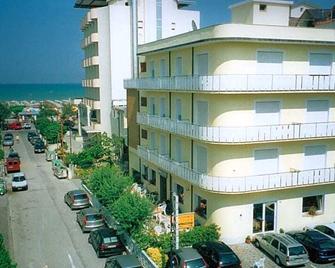 Hotel Rivamare Only Room Breakfast - Cervia - Clădire