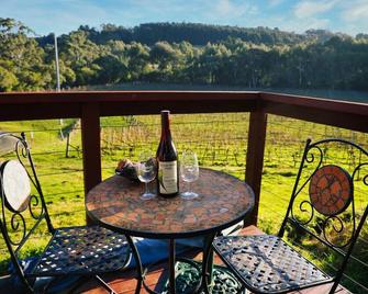 Gisborne Peak Winery - Cottages • Vineyard Stay Macedon Ranges - Gisborne - Balcony